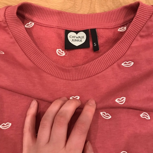 Catwalk Junkie Little Kisses Lips Pullover Sweater - Picture 4 of 7